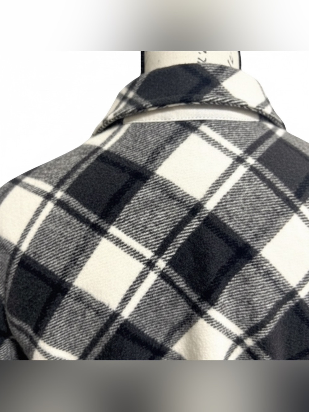 Garage Women’s Plaid Button-Up Coat. Size Large - Picture 10 of 11